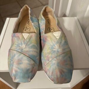 Toms Alpargata. Size 9.